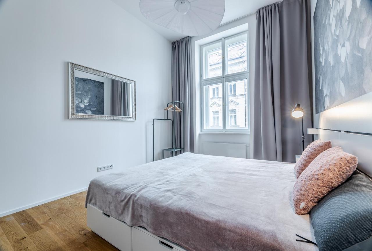 Elegant Apartments Located In The Centre Of Praga Exterior foto