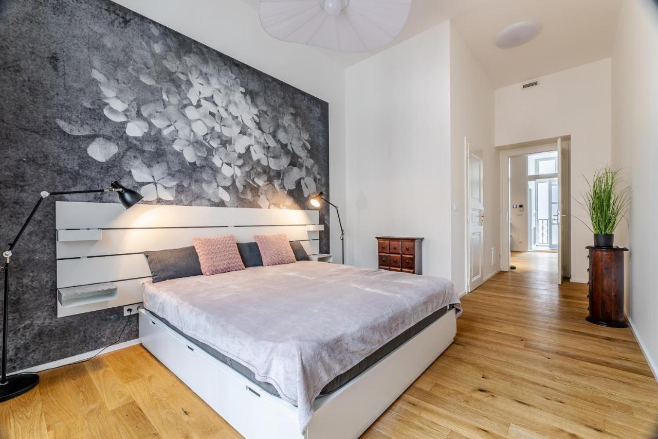 Elegant Apartments Located In The Centre Of Praga Exterior foto